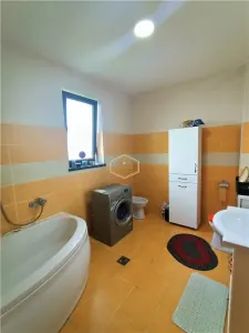 VIDEO | Vila spatioasa cu 6 camere, crama si teren generos | Bercu Rosu - foto 11