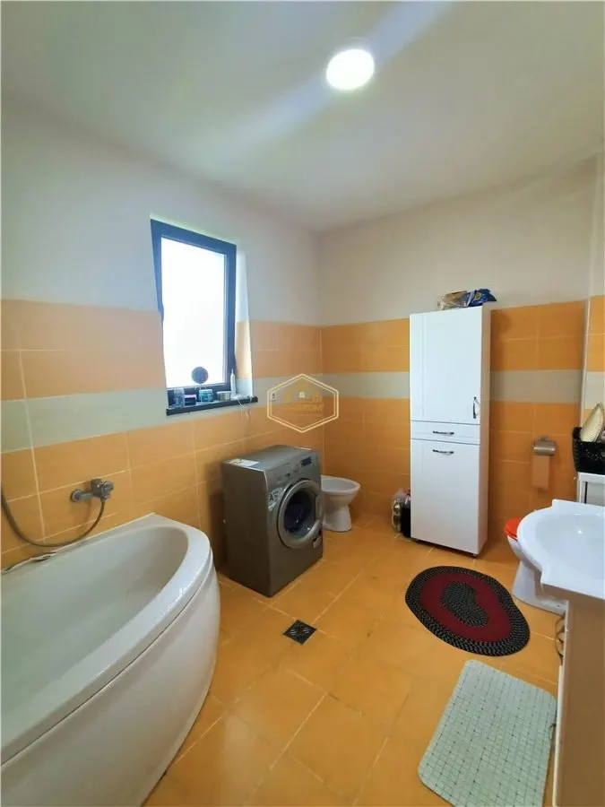 VIDEO | Vila spatioasa cu 6 camere, crama si teren generos | Bercu Rosu - foto 11