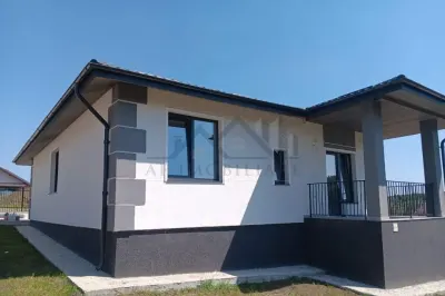 Miroslava Casa parter  Su 104mp teren 440mp  beci disponibila la cheie - foto 1