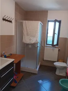 Lunca Cetatui Vila P+ E su=193mp centura iasi pot locui doua familii - foto 13
