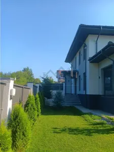 Barnova VILA LUX in spatele Primariei zona exclusivista cu padure - foto 2