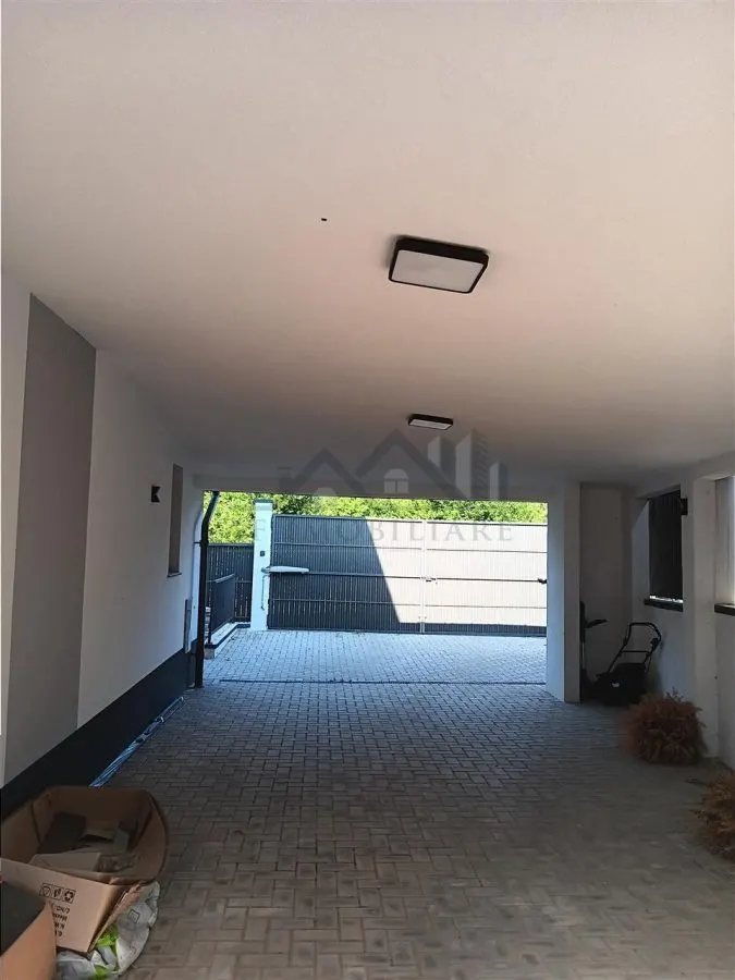 Barnova VILA LUX in spatele Primariei zona exclusivista cu padure - foto 3