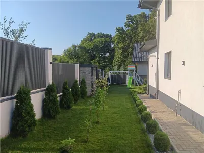 Barnova VILA LUX in spatele Primariei zona exclusivista cu padure - foto 4