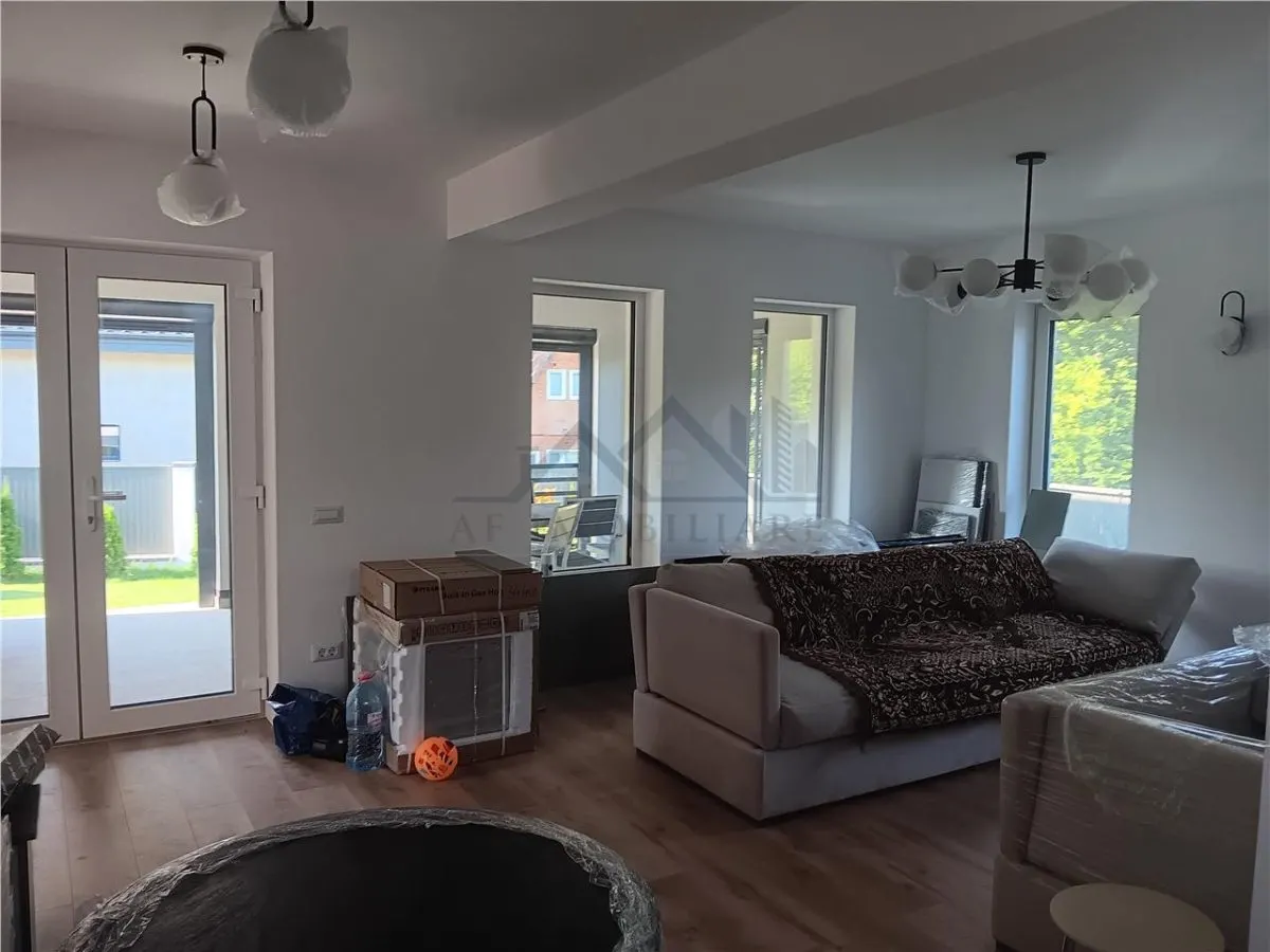 Barnova VILA LUX in spatele Primariei zona exclusivista cu padure - foto 9