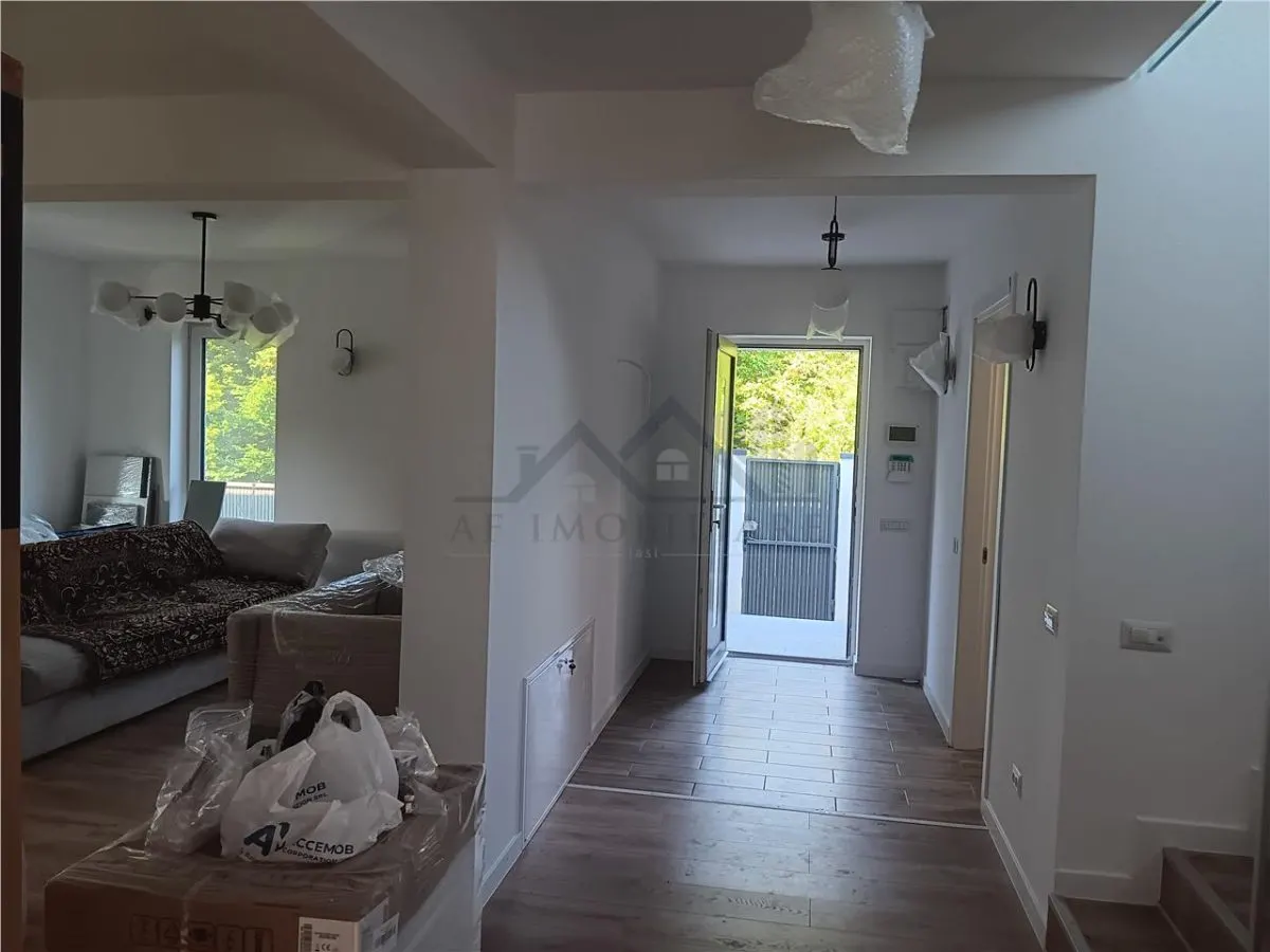 Barnova VILA LUX in spatele Primariei zona exclusivista cu padure - foto 10