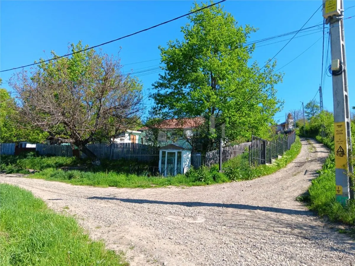 Ciurbesti zona Bisericii TEREN 7000mp intravilan cu utilitati acces si din sos de centura - foto 1