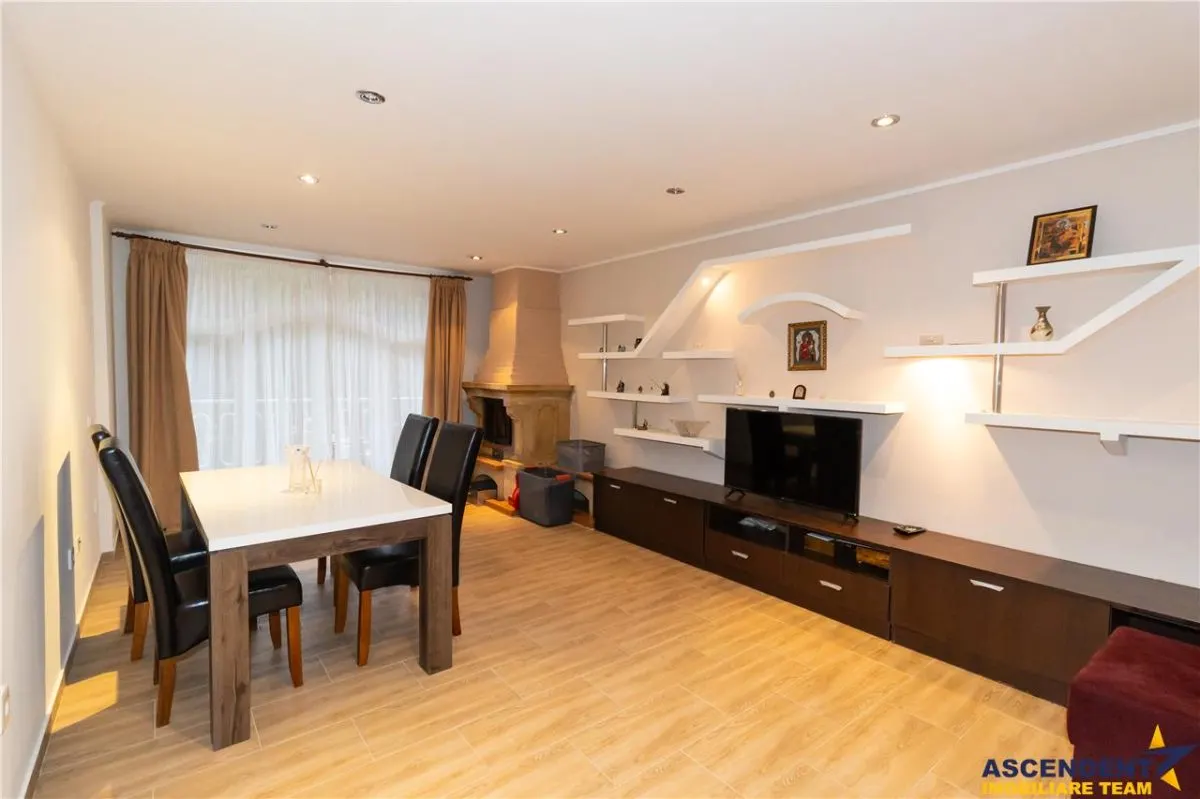 Resedinta cu atmosfera familiara,peisaj imersiv,amplasare premium,Zarnesti,Brasov - foto 1