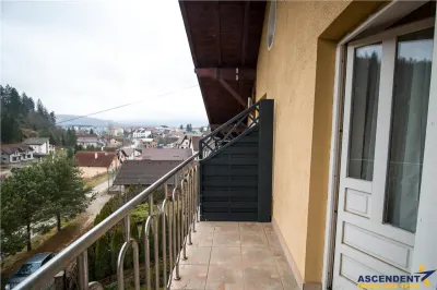 Resedinta cu atmosfera familiara,peisaj imersiv,amplasare premium,Zarnesti,Brasov - foto 22