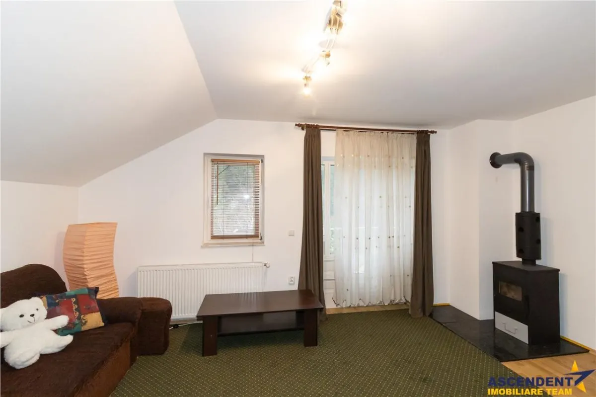 Resedinta cu atmosfera familiara,peisaj imersiv,amplasare premium,Zarnesti,Brasov - foto 7