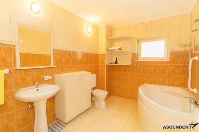Resedinta cu atmosfera familiara,peisaj imersiv,amplasare premium,Zarnesti,Brasov - foto 10