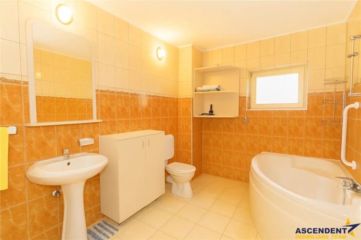 Resedinta cu atmosfera familiara,peisaj imersiv,amplasare premium,Zarnesti,Brasov - foto 10