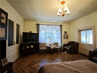 Apartament in casa   Piata Unirii Brasov - foto 1