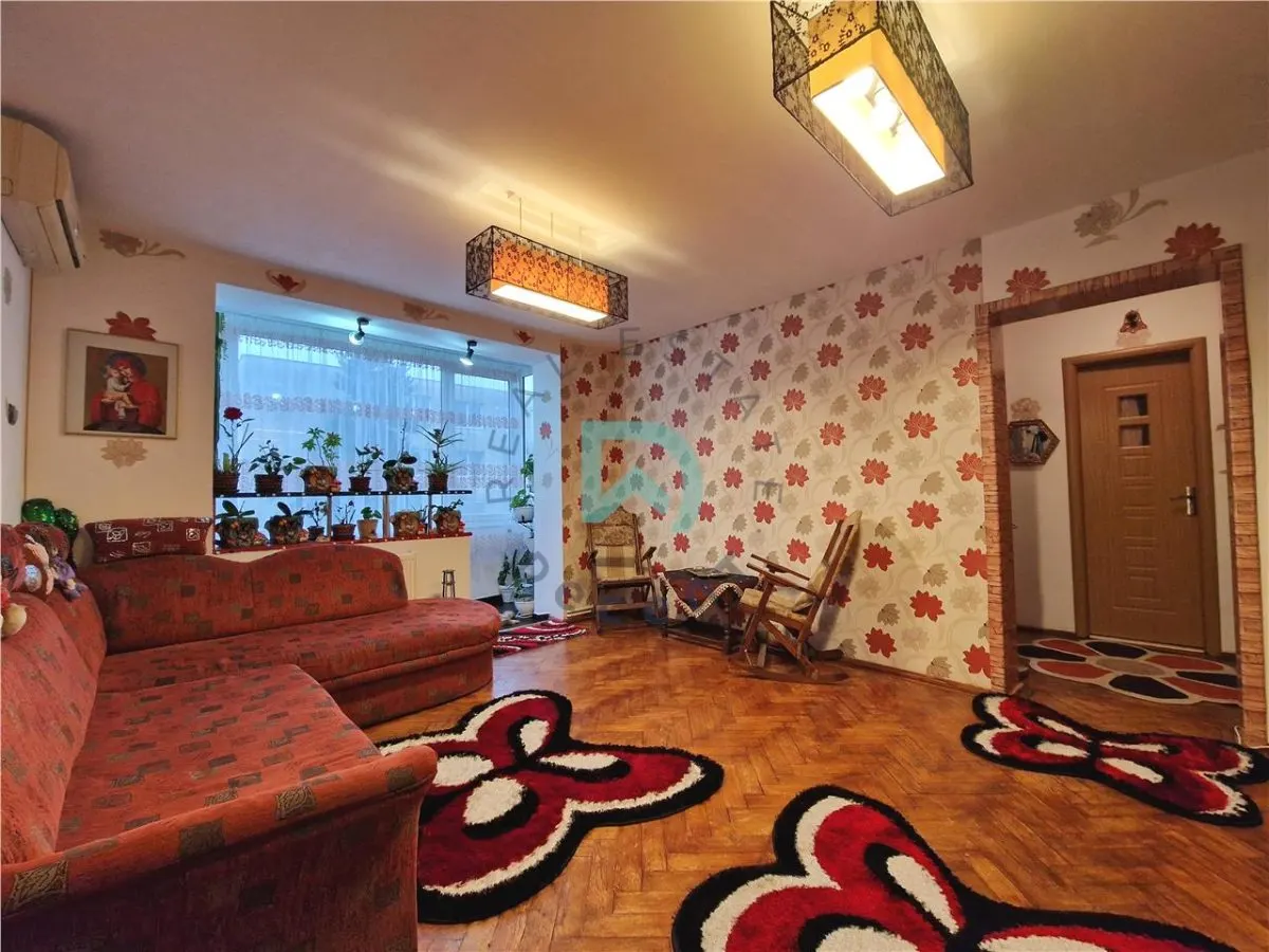 Apartament 3 camere, Tractorul - foto 1
