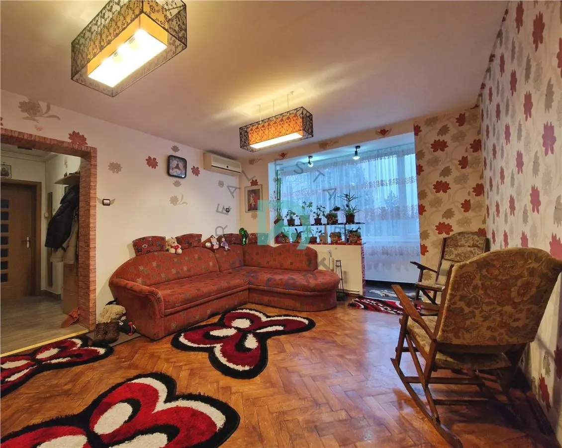 Apartament 3 camere, Tractorul - foto 13