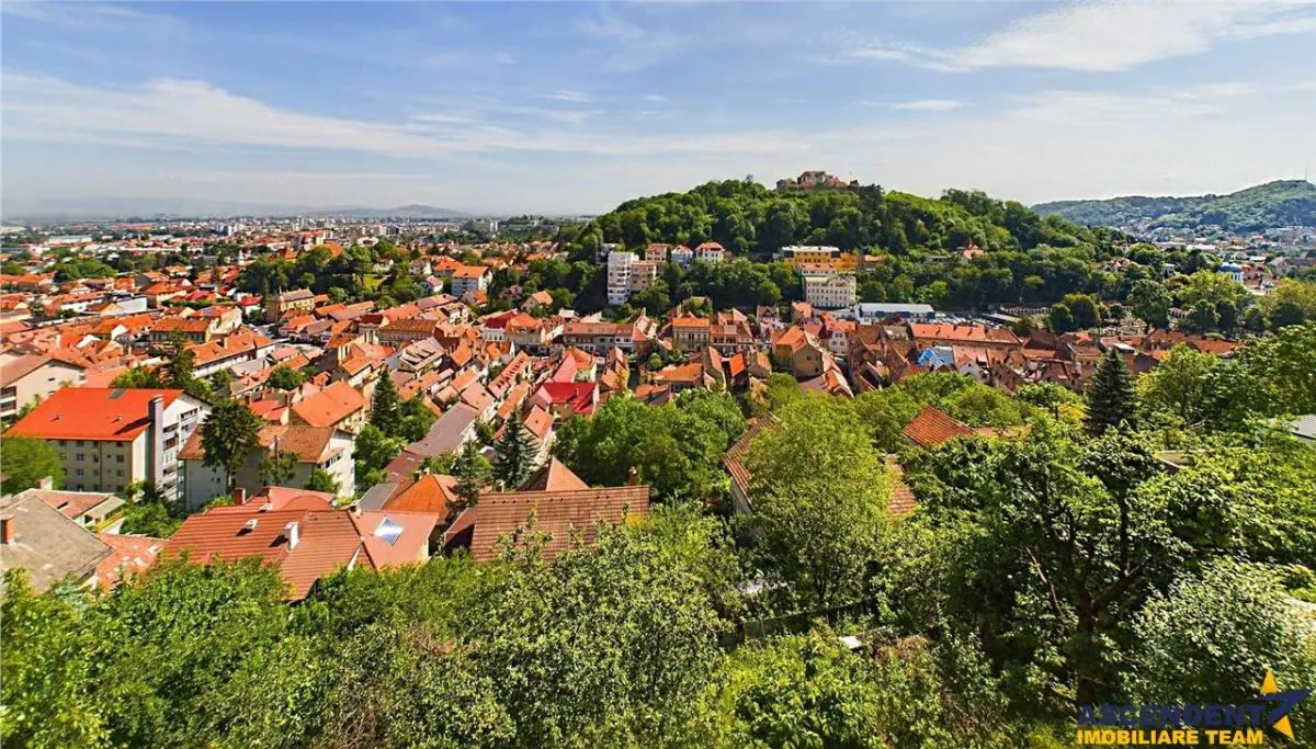 Resedinta impresionanta, vedere panoramica, Centru Istoric --  Drumul Poienii, Brasov - foto 2
