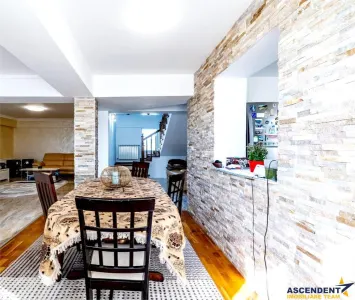 Casa mobilata, accesorizata, luminoasa, vedere munte, zona verde - foto 15