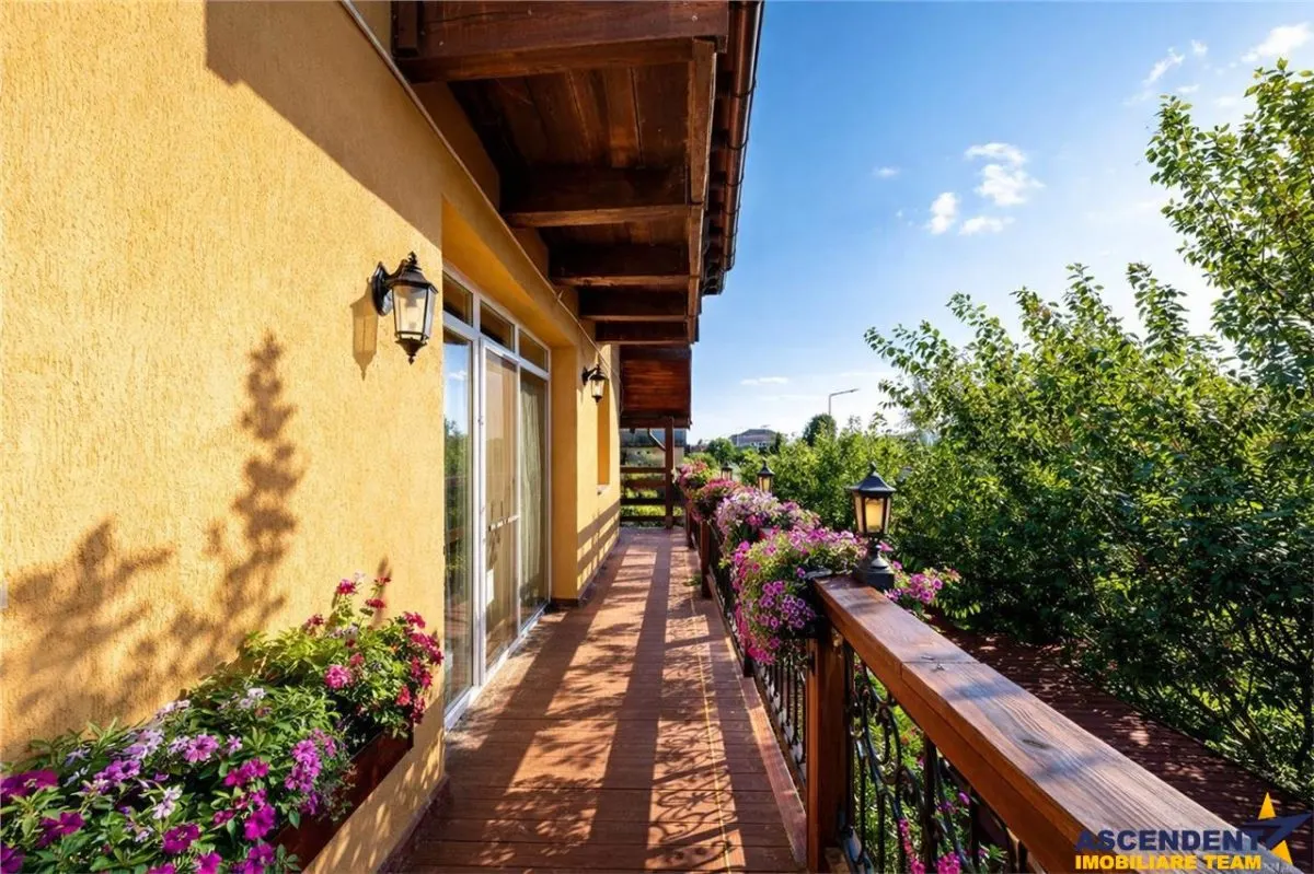 Casa mobilata, accesorizata, luminoasa, vedere munte, zona verde - foto 4