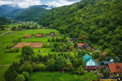 Pensiune turistica in Piatra Craiului, in circuitul  Plaiul Foii, 7700 mp teren - Zarnesti