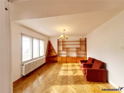 Nivel in  vila, 4 camere, cu garaj, curte proprie, Central, Brasov - Brasov