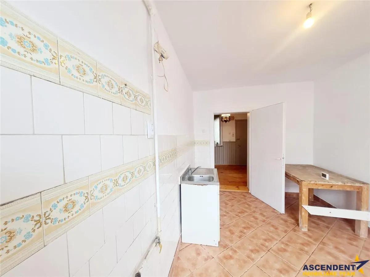 Nivel in  vila, 4 camere, cu garaj, curte proprie, Central, Brasov - foto 7