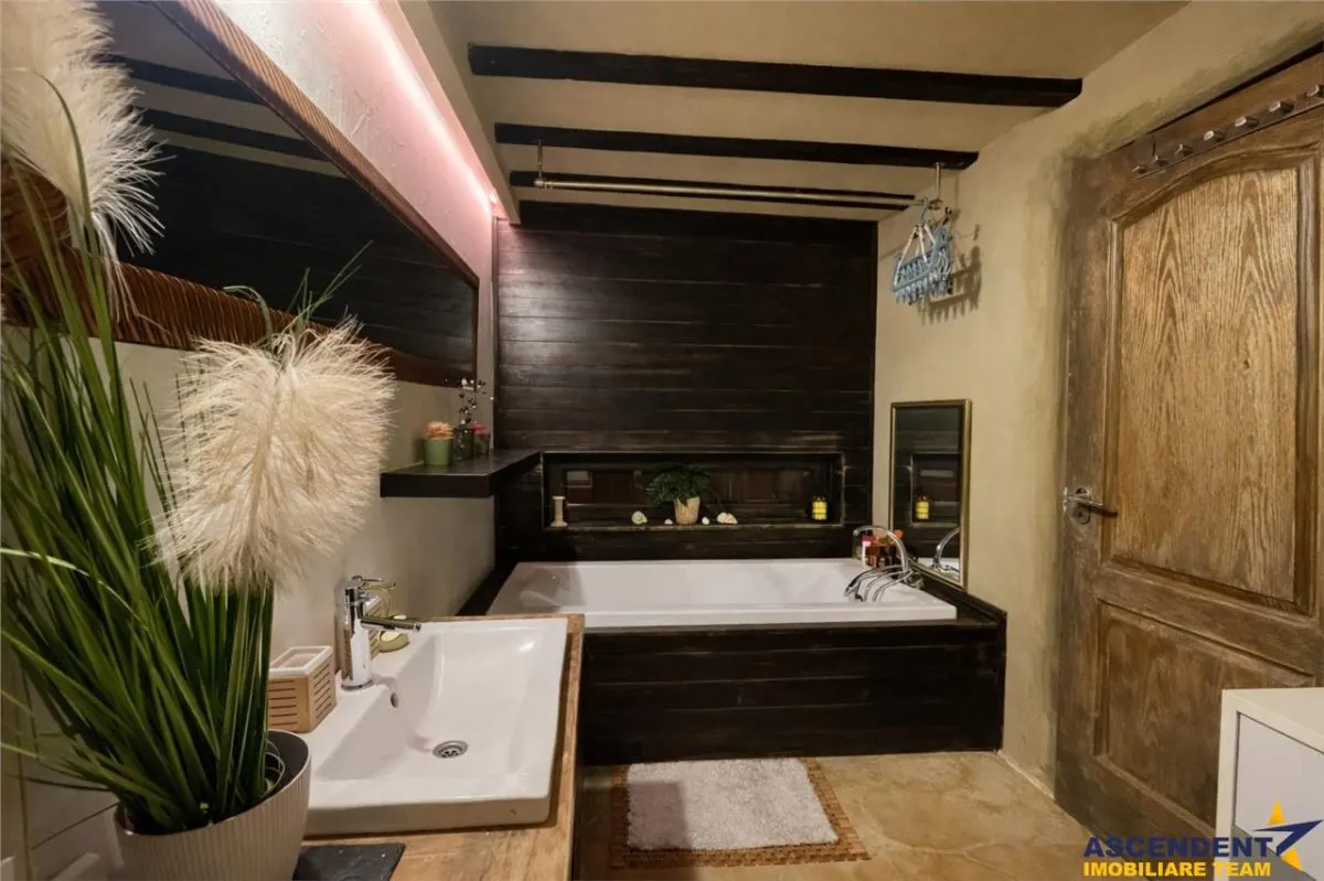 Pet friendly, design bohemian, parcare inclusa, curte proprie, vedere spectaculoasa, zona Troitelor - foto 9