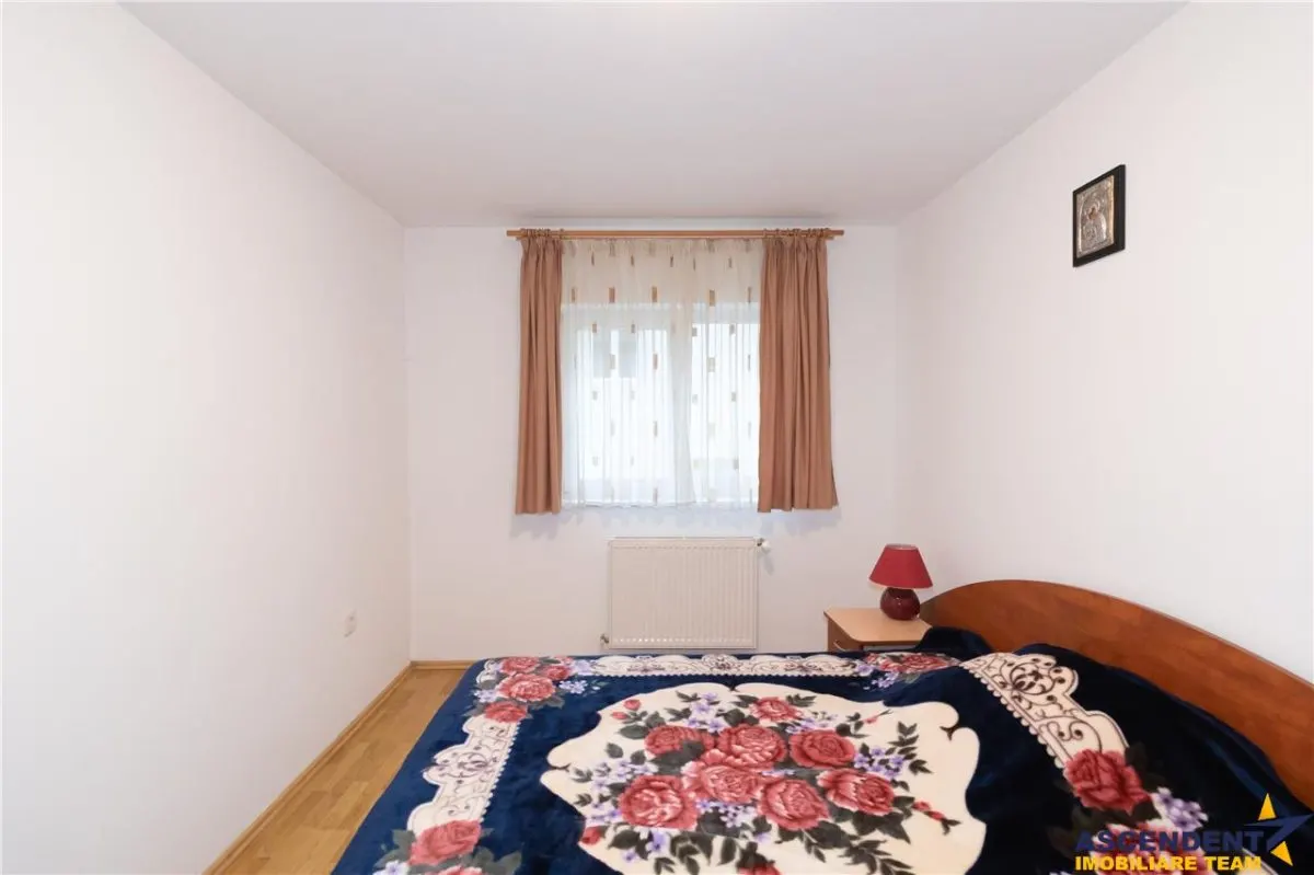 Vila distincta, panorama urbana, amplasare de top, Zarnesti, Brasov - foto 11