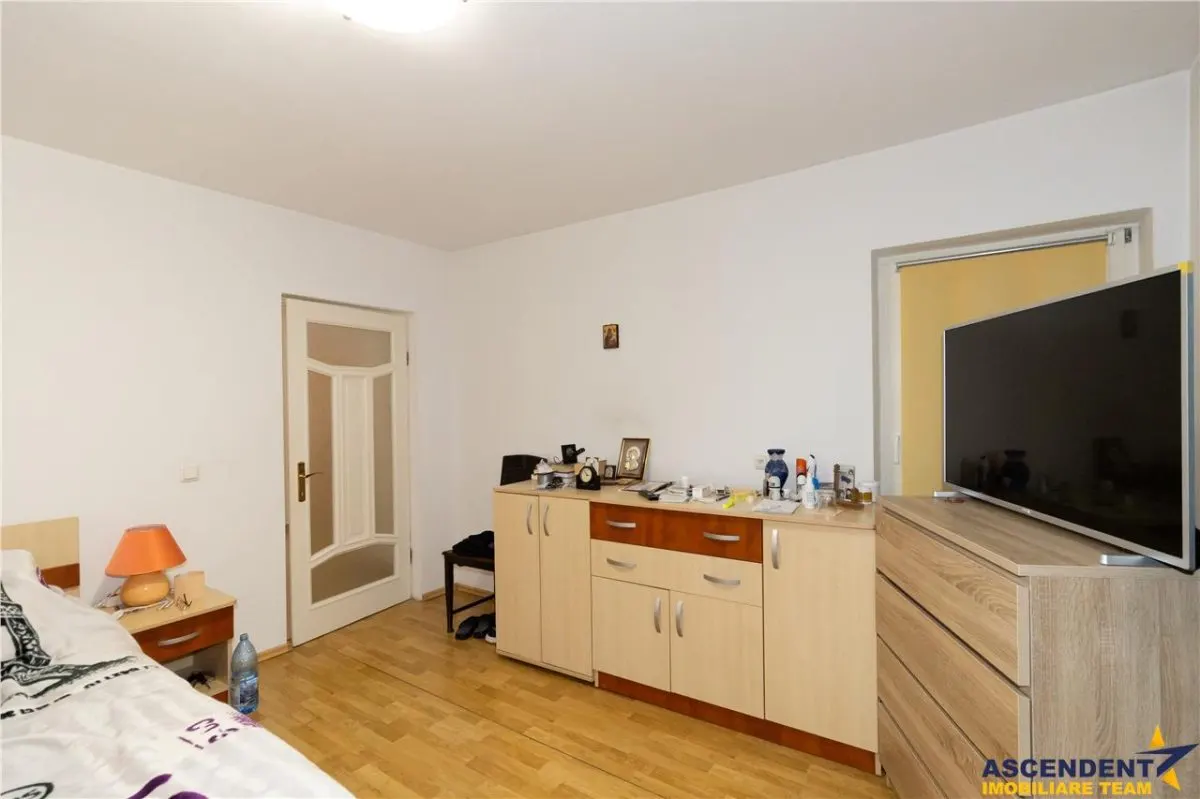 Vila distincta, panorama urbana, amplasare de top, Zarnesti, Brasov - foto 13