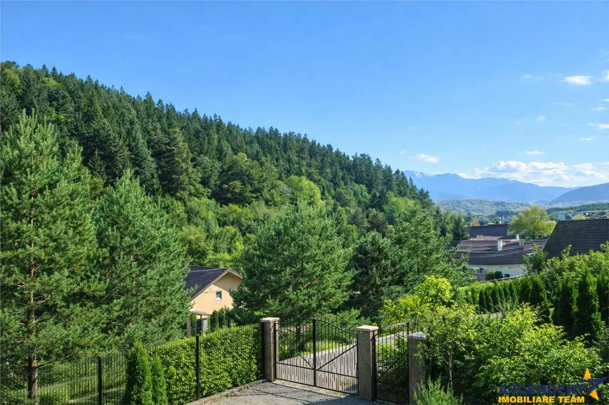 Vila distincta, panorama urbana, amplasare de top, Zarnesti, Brasov - foto 15