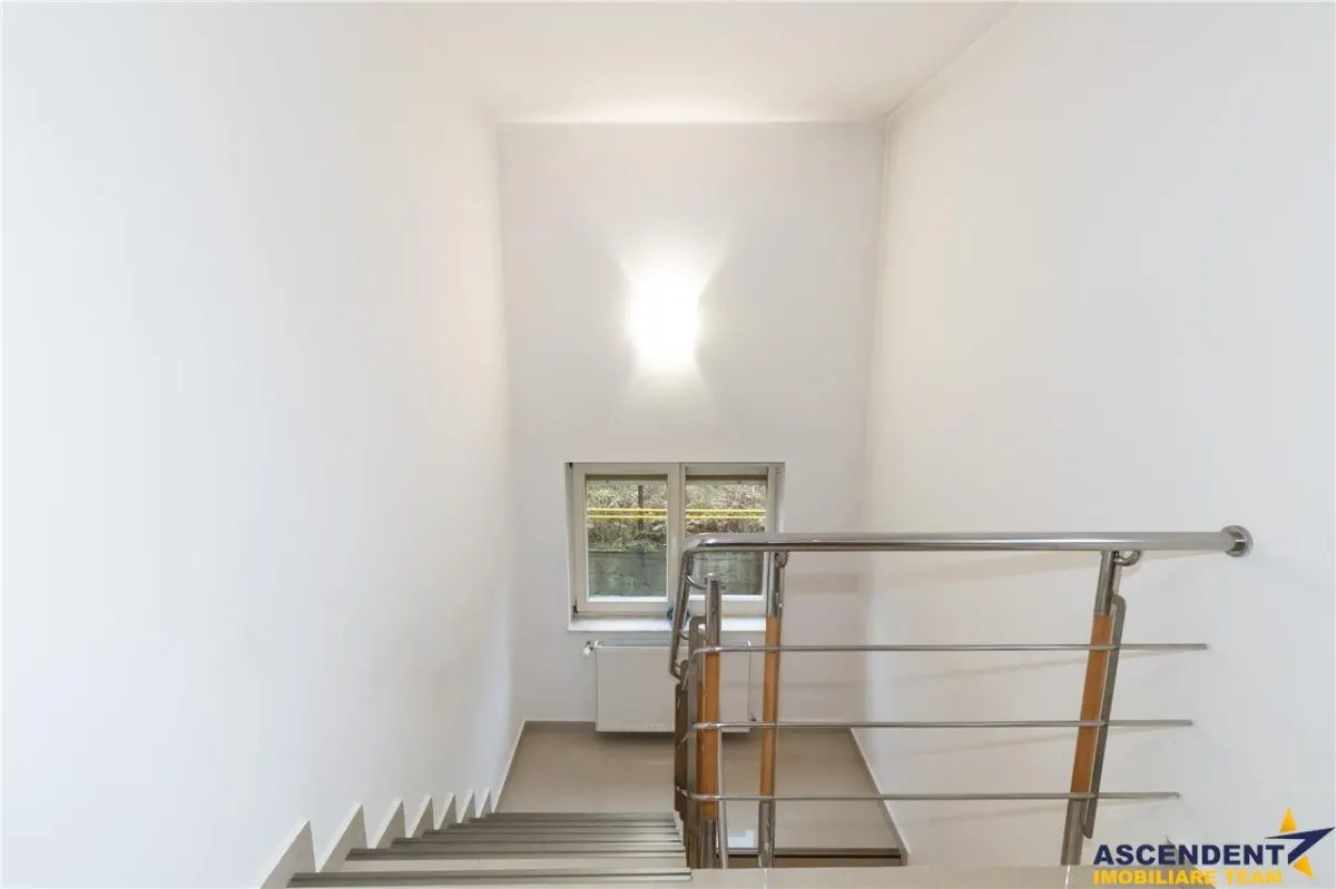 Vila distincta, panorama urbana, amplasare de top, Zarnesti, Brasov - foto 16