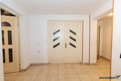 Vila distincta, panorama urbana, amplasare de top, Zarnesti, Brasov - foto 8