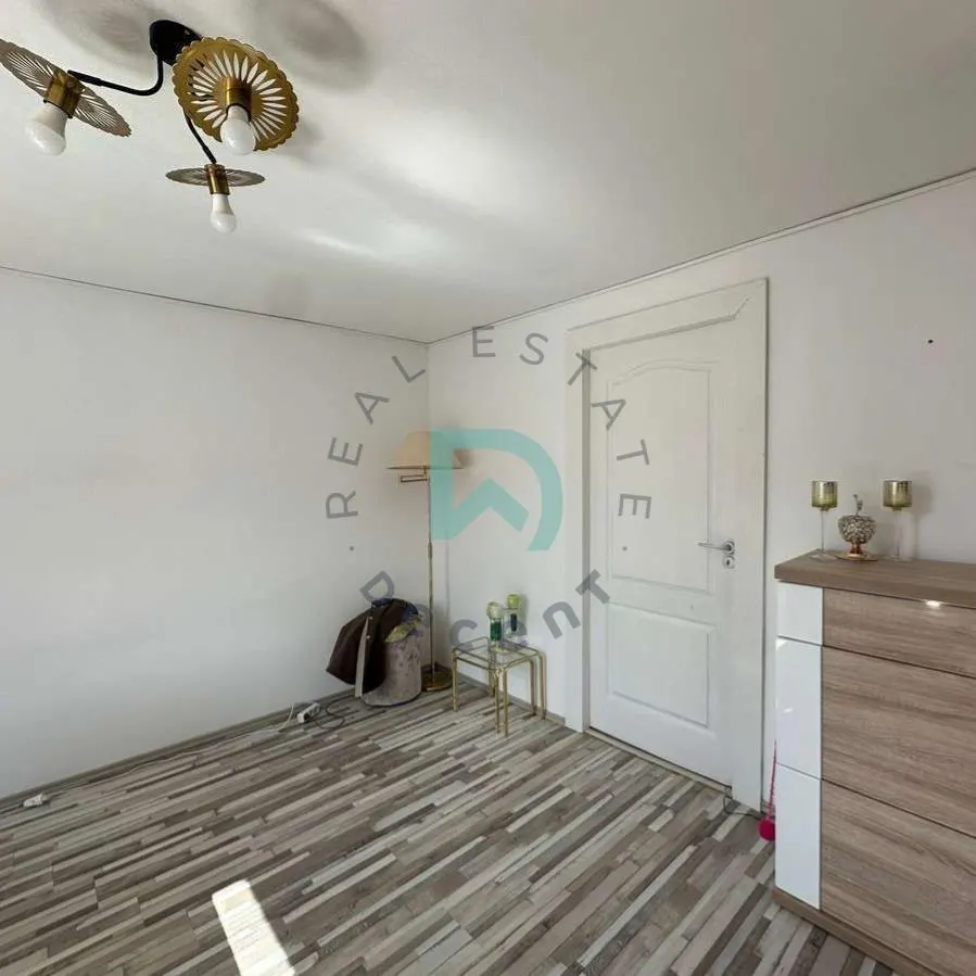 Apartament 3 camere spatios, etaj 1, zona Grivitei, cu garaj, beci si terasa - foto 2