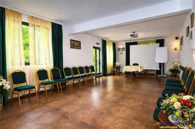 Complex turistic,afacere la cheie,3 vile, teren 7.700 mp,panouri fotovoltaice,Plaiu Foii Piatra Craiului - Zarnesti