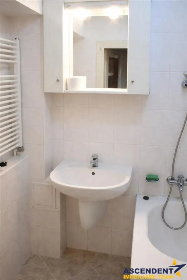 Nivel in vila, cu intrare si gradina proprie, loc parcare, Central, Brasov - foto 6