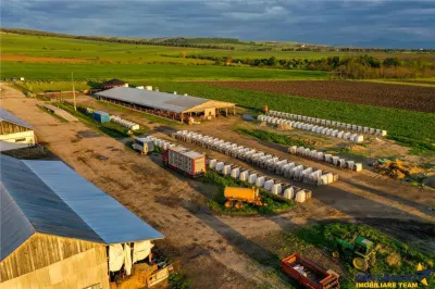 Ferma+Anexe specifice+ Constructie rezidentiala+222.000 mp domeniu - foto 9