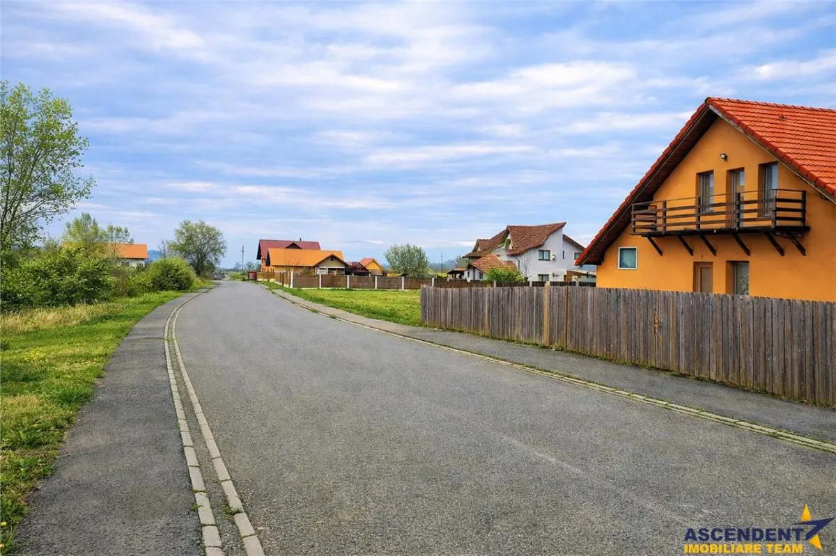 800 mp intravilan,in cartier tanar,drum deschis,energie la poarta, Prejmer â€“ Brasov - foto 1