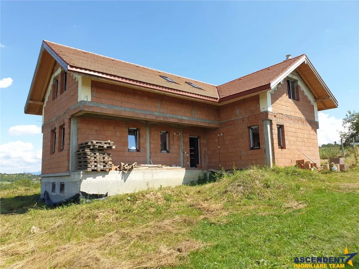 FILM! Casa si domeniu de 5.000mp, in Berchez:o bijuterie ascunsa a Maramuresului - foto 6