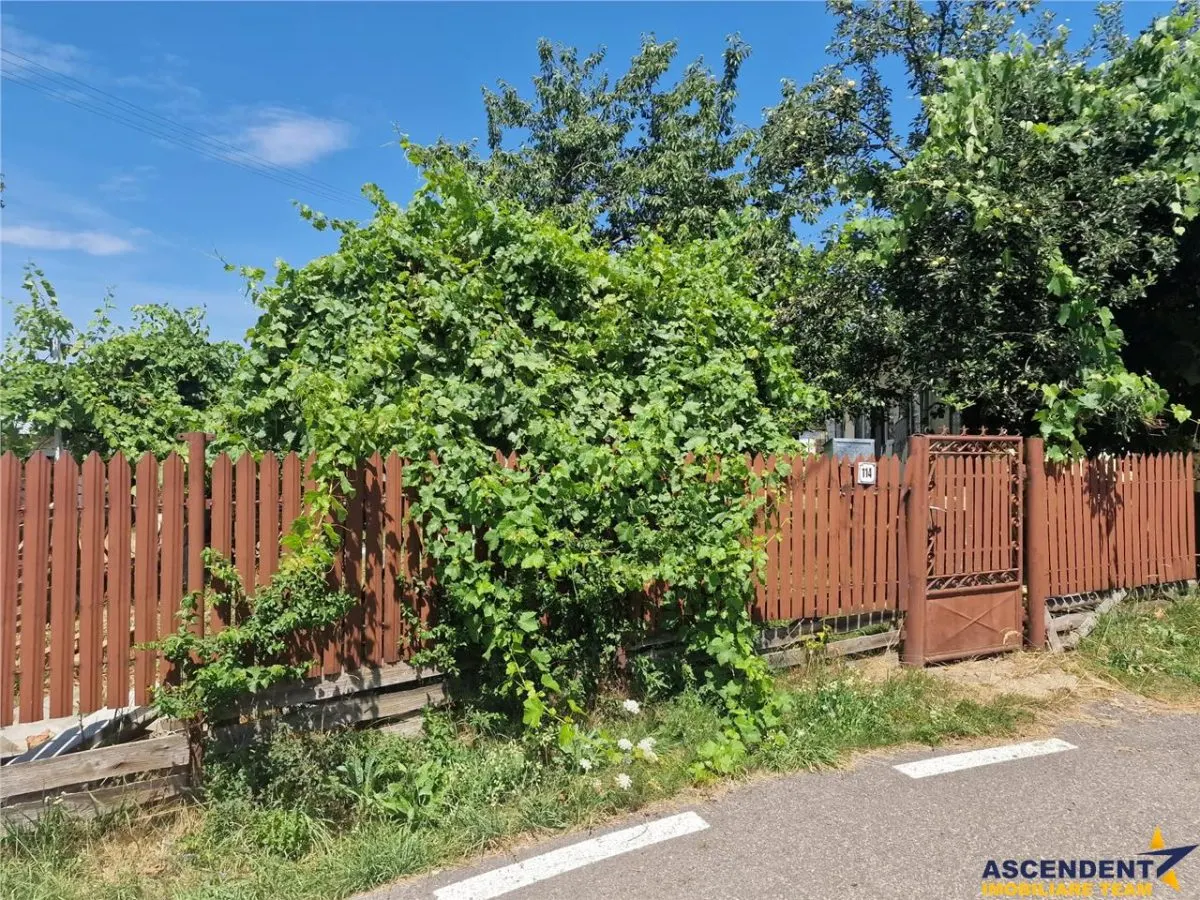 Casa traditionala, cu 2.000mp teren roditor, Izvoarele - foto 1