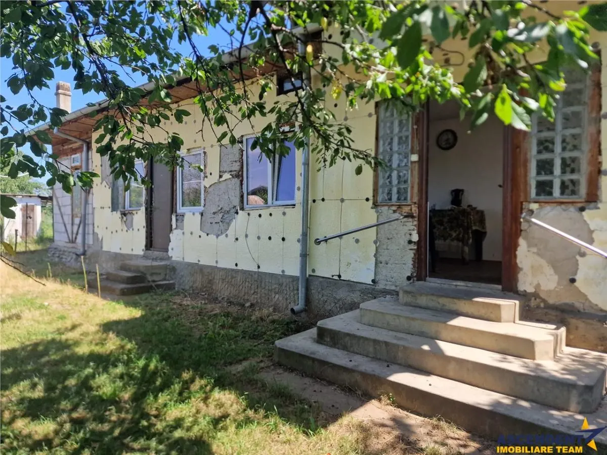 Casa traditionala, cu 2.000mp teren roditor, Izvoarele - foto 2
