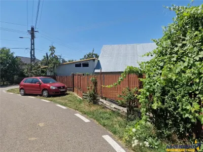 Casa traditionala, cu 2.000mp teren roditor, Izvoarele - foto 3