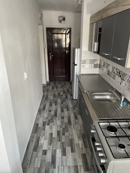 Garsoniera renovata, etaj 1, Astra, Brasov - foto 2