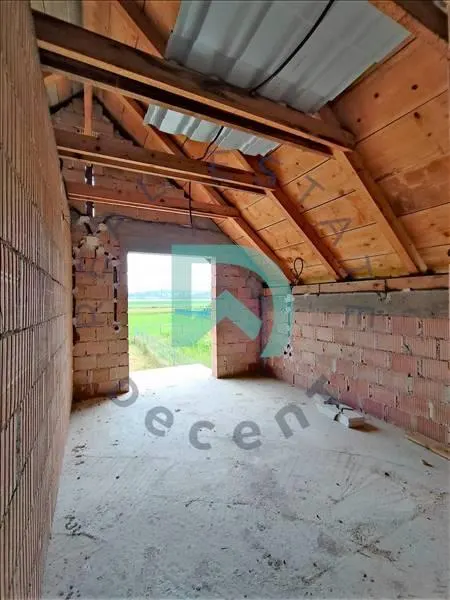 Casa la rosu, Cartierul Pacii, Vulcan - foto 12