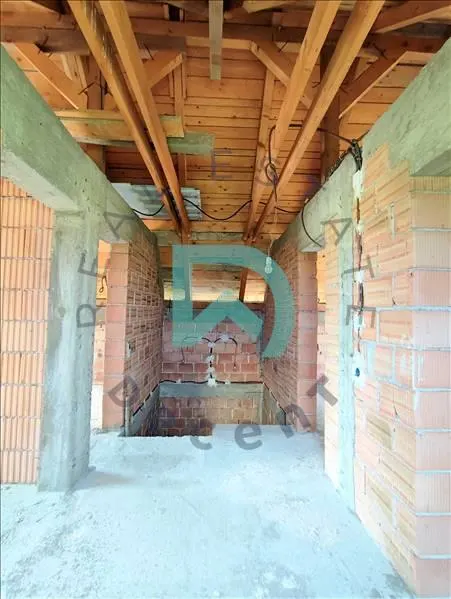 Casa la rosu, Cartierul Pacii, Vulcan - foto 13