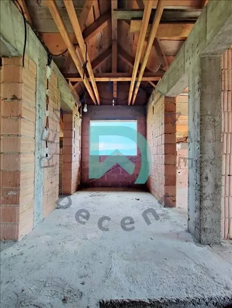 Casa la rosu, Cartierul Pacii, Vulcan - foto 17