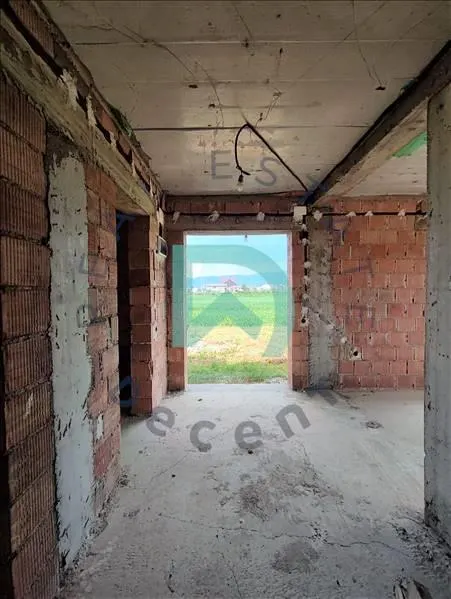 Casa la rosu, Cartierul Pacii, Vulcan - foto 18