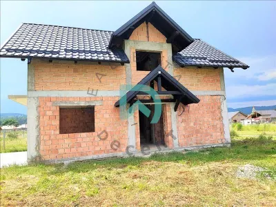 Casa la rosu, Cartierul Pacii, Vulcan - foto 20