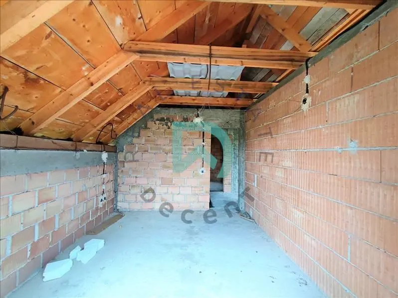 Casa la rosu, Cartierul Pacii, Vulcan - foto 7