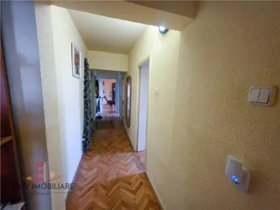Apartament 4 camere, UMF, 7 Noiembrie, 2 bai, Targu Mures - foto 9