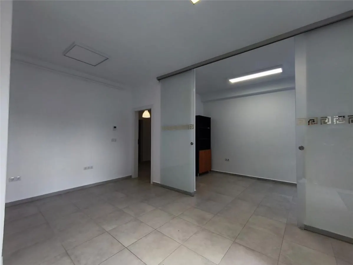 Spatiu Comercial Maurer  Loc De parcare Terasa - foto 2