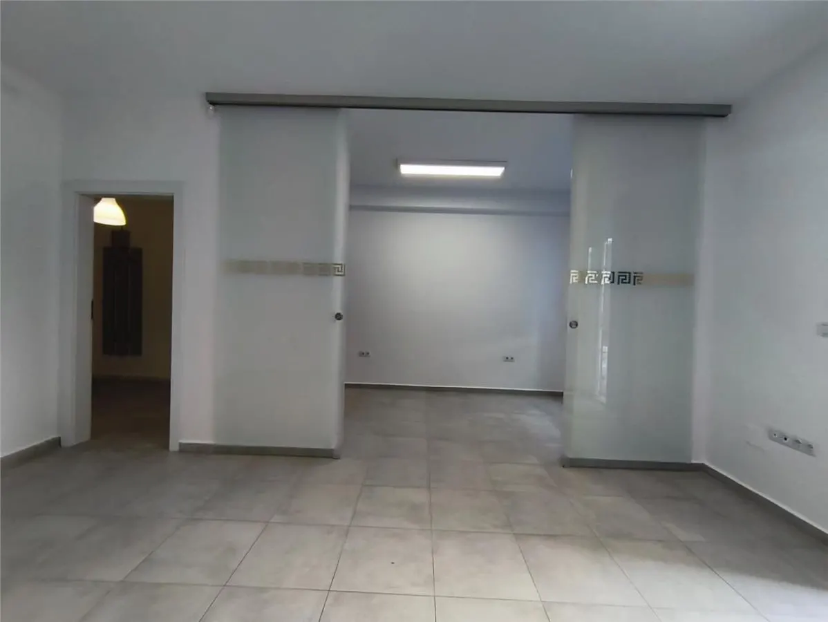 Spatiu Comercial Maurer 39 mp Loc Parcare Terasa - foto 2