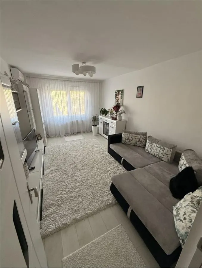 Apartament 2 Camere Luminos Etaj 1 Renovat Mobilat Utilat Loc Parcare - foto 2